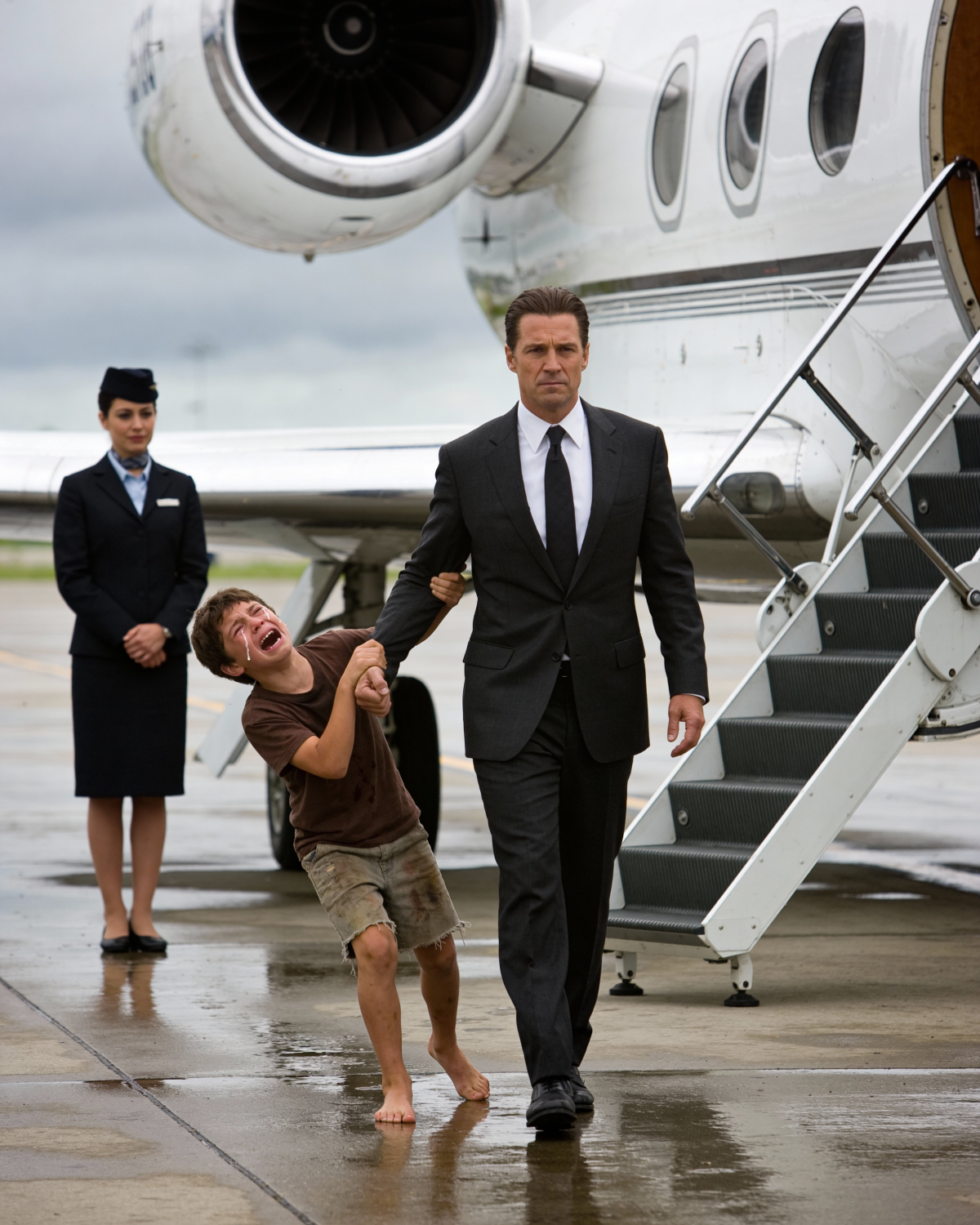 A Barefoot 12-Year-Old Stopped a Billionaire at the Airport and Begged Him Not to Fly — What Was Found Inside the Jet Moments Later Left Everyone Speechless